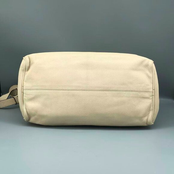 Loewe Elegant Cream Handbag - Picture 6 of 15